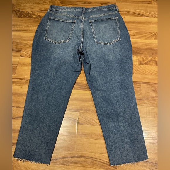 Old Navy High-Rise Curvy O.G. Straight Jean - Picture 2 of 10